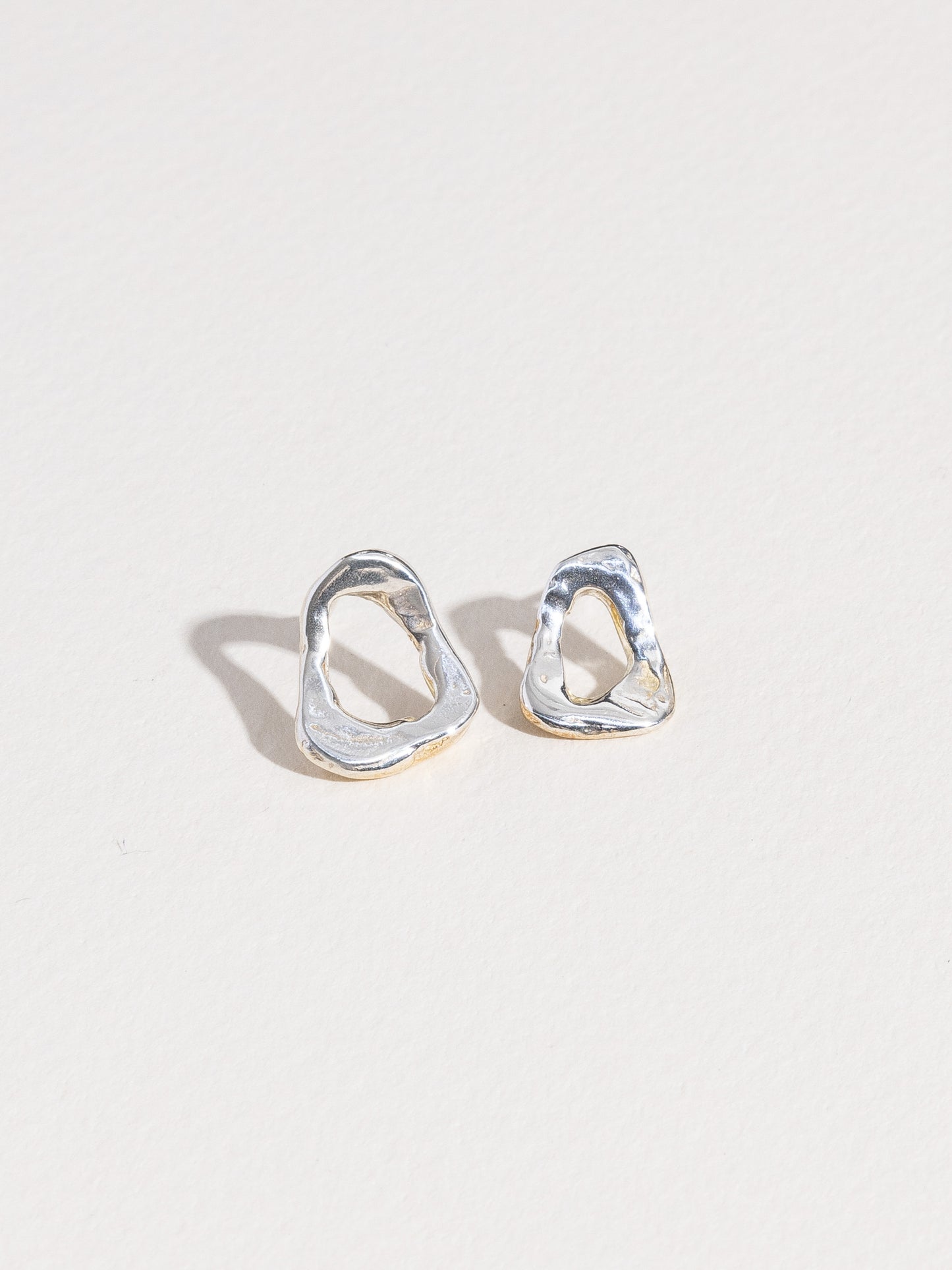 Ola Studs